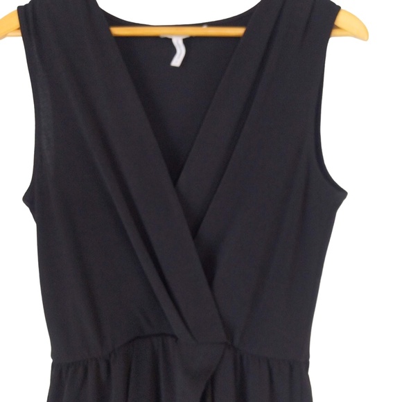 BCBGeneration Black Sleeveless V Neck Romper Shorts - Picture 8 of 12